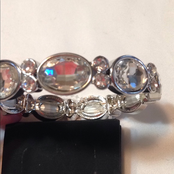 *NWT Silver Sparkly Stretch Bracelet - Picture 4 of 5